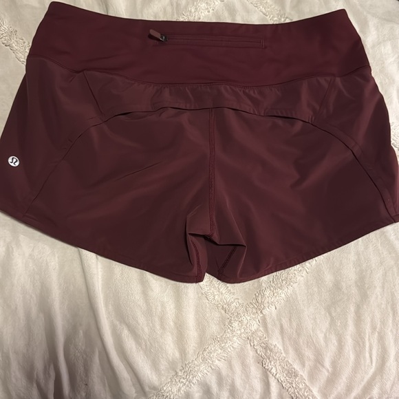 EUC lululemon 2.5 inch low rise speed up short - Picture 2 of 2